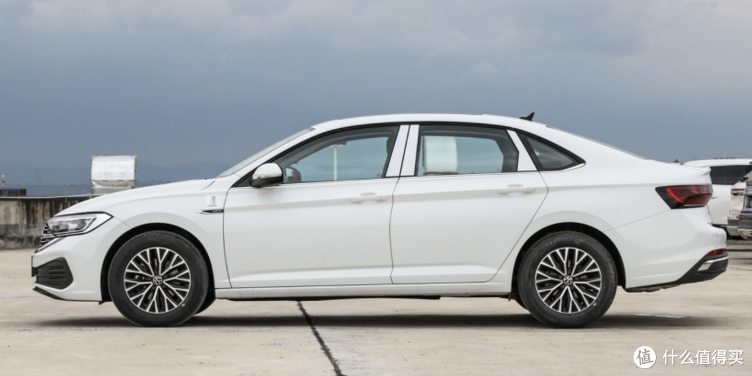 10万左右的车，燃油车和电车哪个用车成本低